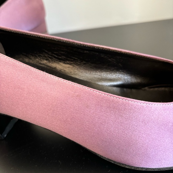 Salvatore Ferragamo lilac satin pumps with rhinestone embellishments - Picture 7 of 7